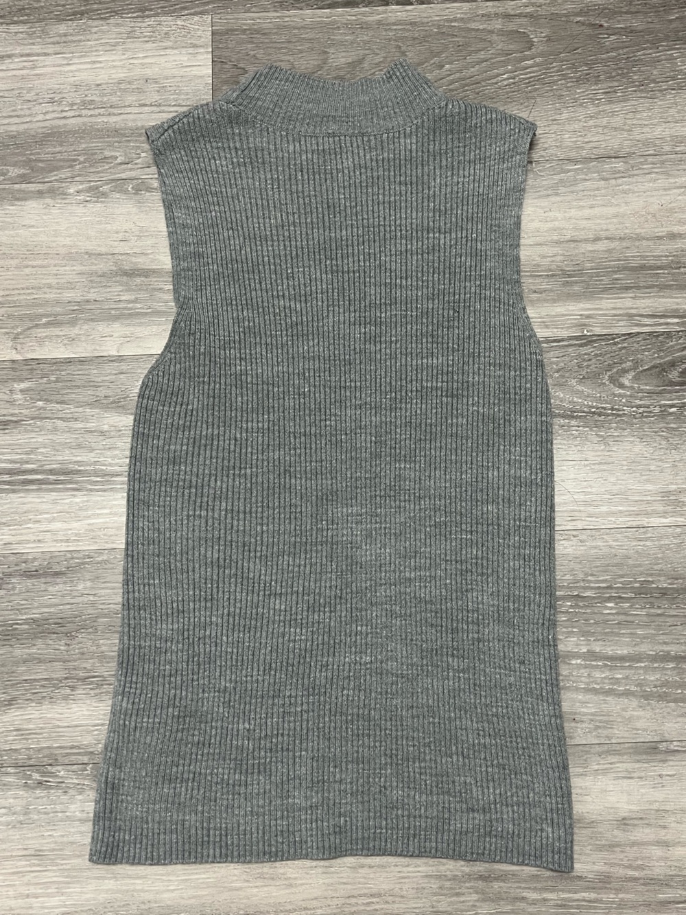 Ribbed Knit Sleeveless High-neck Shirt  in Slate Gray